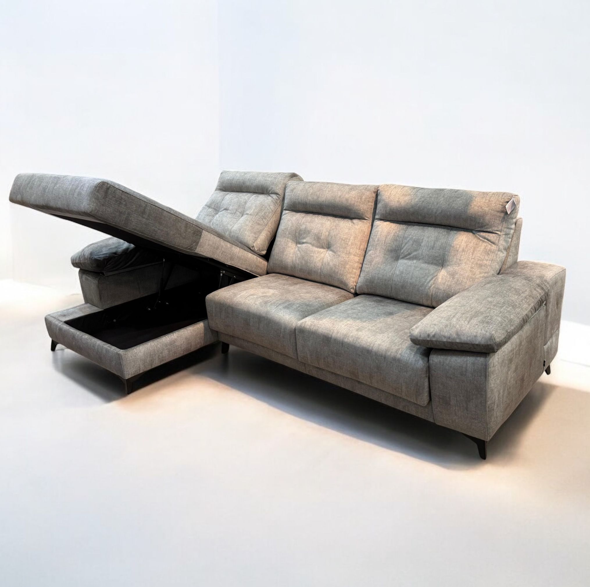 Sofá con asientos deslizantes, chaise longue, almacenaje y puffs - Imagen 2